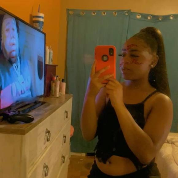 Profile Picture of Anastasia Johnson (@anastasiajoh216) on Poshmark