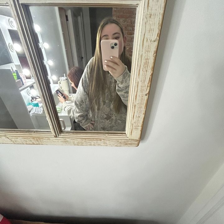 Profile Picture of paige 🌞 (@paige.bassi) on Tiktok