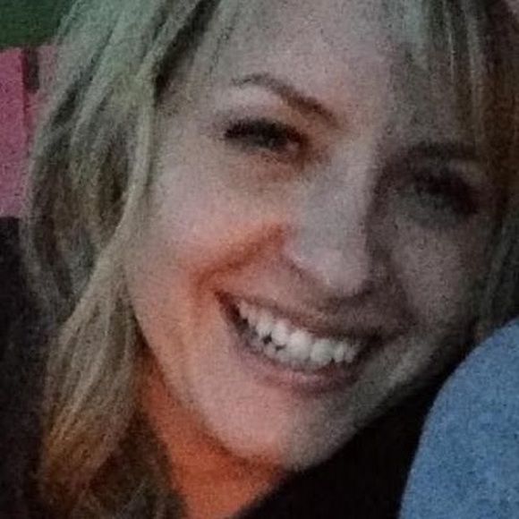 Profile Picture of Kim Eccles (@ckjeccles) on Poshmark