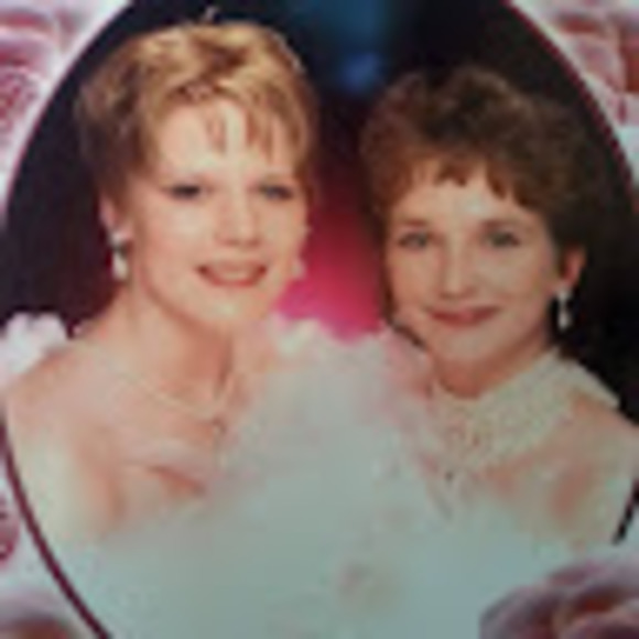 Lynda Zilkofski - Poshmark Profile Picture of Lynda Zilkofski (@lyndalineberger) on Poshmark