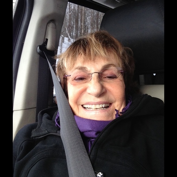 Profile Picture of Flora Newblatt (@696813) on Poshmark