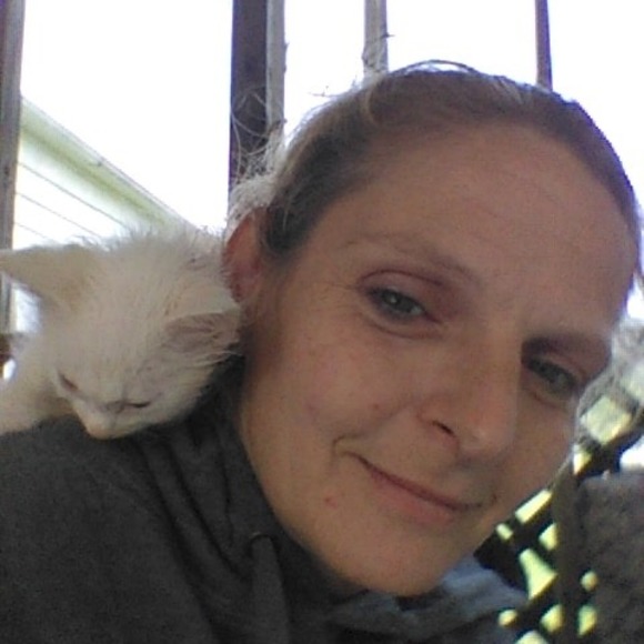 Profile Picture of Tabatha Yates (@tabathay75) on Poshmark