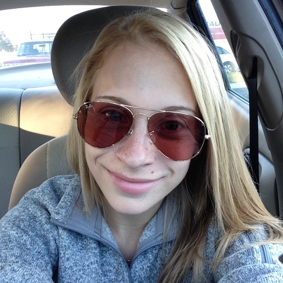 Profile Picture of Courtney Llanusa (@csllanusa) on Poshmark