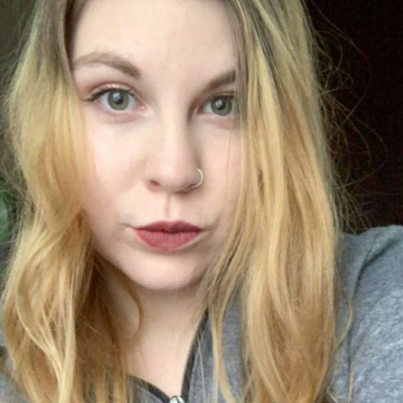 Profile Picture of Cassie Steinman (@cassiesteinman) on Poshmark