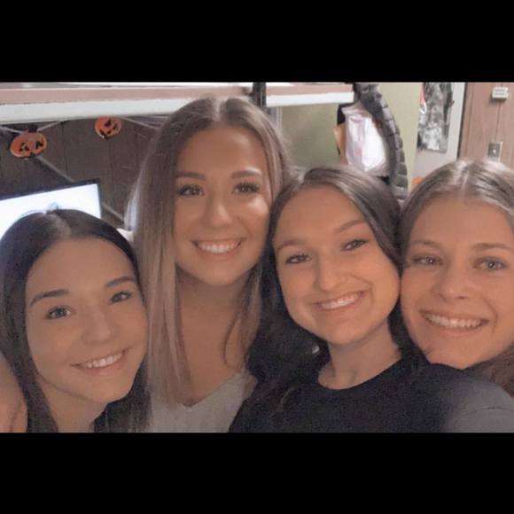 Profile Picture of Kennedi Leino (@12kennedimorgan) on Poshmark