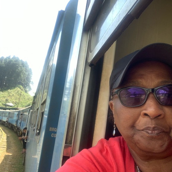 Profile Picture of Gloria James (@gloria7573) on Poshmark