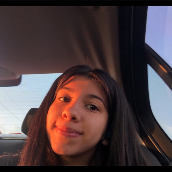 Profile Picture of Bianca Muniz (@biancamuniz222) on Poshmark