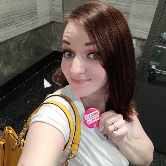 Profile Picture of Lindsey Severance (@linrose3797) on Poshmark
