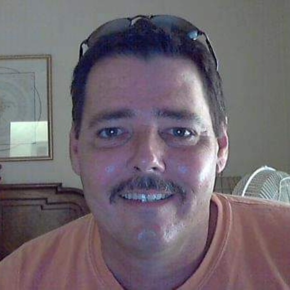 Profile Picture of Daniel Allred (@daniel_allred) on Poshmark