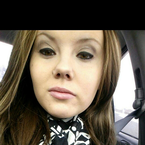 Profile Picture of Caddie Ridge (@xoxocaddie) on Poshmark