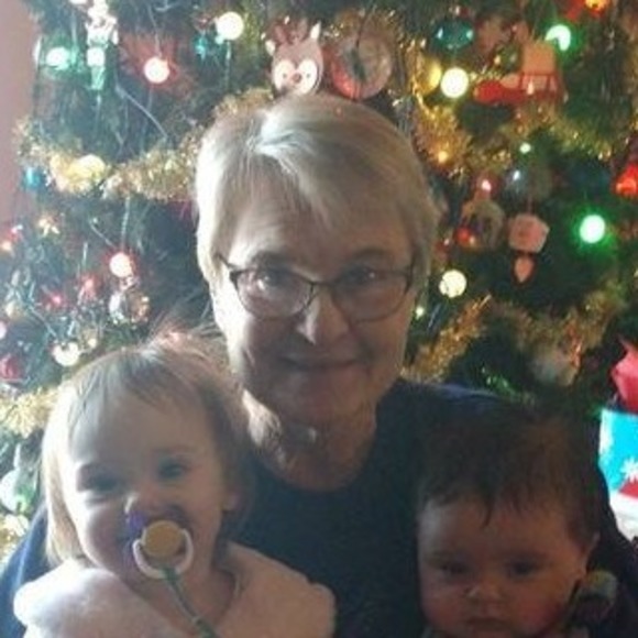 Profile Picture of Julia Prestel (@juliaprestel) on Poshmark