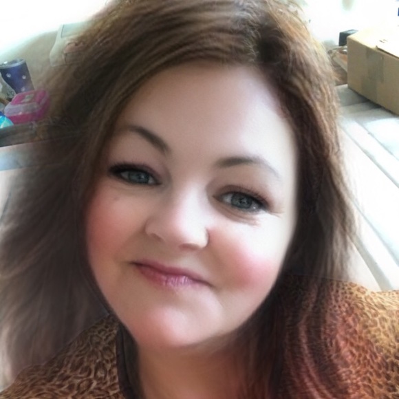 Profile Picture of Aimee Redding (@aimred26975) on Poshmark