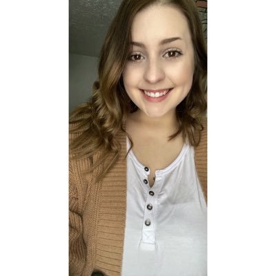 Profile Picture of Ashley Nadeau (@Ashleynadeau_17) on Twitter