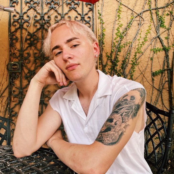 Profile Picture of Zachary Jacob (@zachgolds) on Poshmark