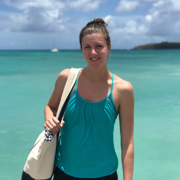 Profile Picture of Megan Cavera (@megancavera) on Poshmark