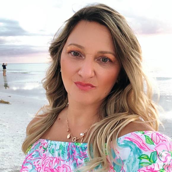 Profile Picture of Janaina Silva (@janainasilva) on Poshmark