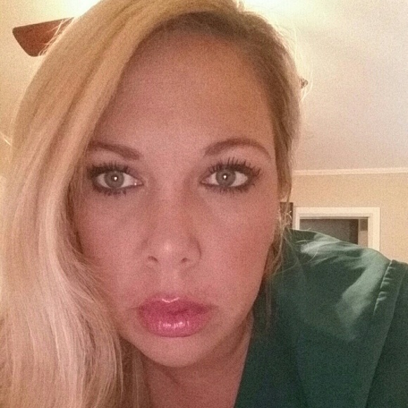 Profile Picture of Sarah Stevens (@sariej) on Poshmark