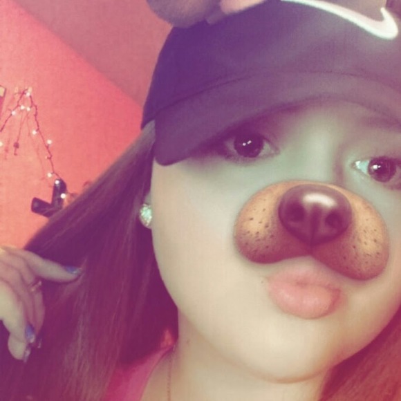 Profile Picture of Cindy Britton (@cindybritton) on Poshmark