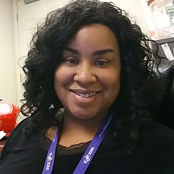 Profile Picture of Sherri Bates (@sherrib36) on Poshmark