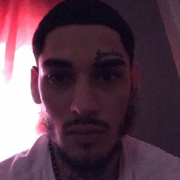 Profile Picture of Julian Navarro (@juliannav93) on Poshmark