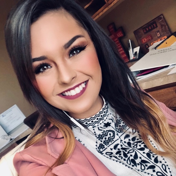 Profile Picture of Rose Zavadil (@rzavadil) on Poshmark