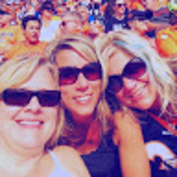 Profile Picture of Catherine Schemmerling (@cathmac71) on Poshmark