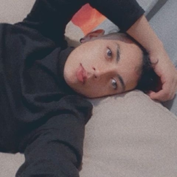 Profile Picture of Cristián Leon (@abregoc512) on Poshmark