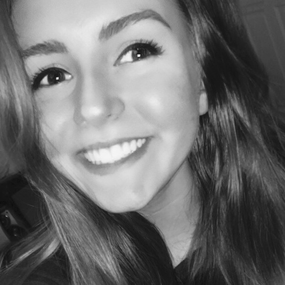 Profile Picture of Briana Milton (@febrieze) on Poshmark