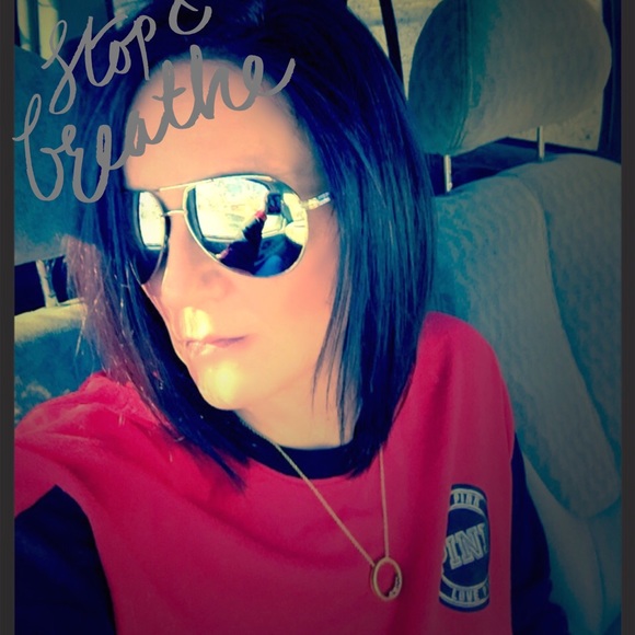 Profile Picture of Justine Hook (@hattiehook) on Poshmark