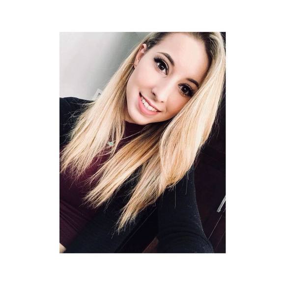 Profile Picture of Shanon Provencher (@popshan1) on Poshmark