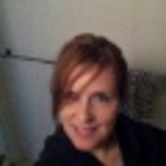 Profile Picture of Tracey Vanderstelt (@trasea25) on Poshmark