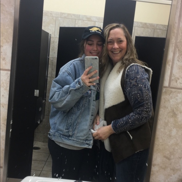 Profile Picture of Katelyn Cummings (@katecummings22) on Poshmark