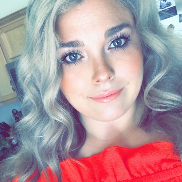 Katrina Stollenwerk - Poshmark Profile Picture of Katrina Stollenwerk (@tstollenwerk) on Poshmark