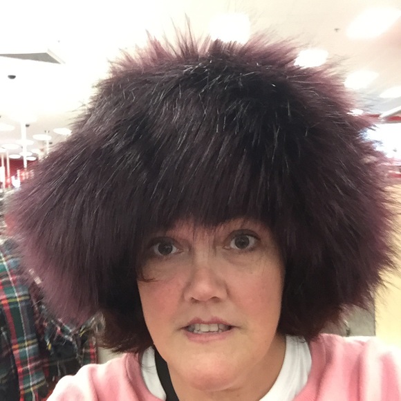 Profile Picture of Beth Baldarelli (@tbethann) on Poshmark