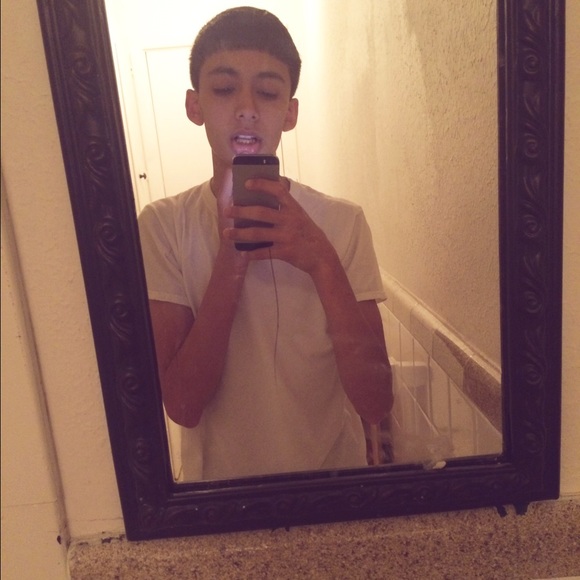 Profile Picture of Jonathan Longoria (@jonii_boii) on Poshmark