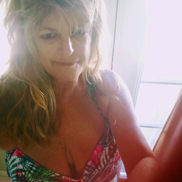 Profile Picture of Seather Matticks (@featheru2) on Poshmark