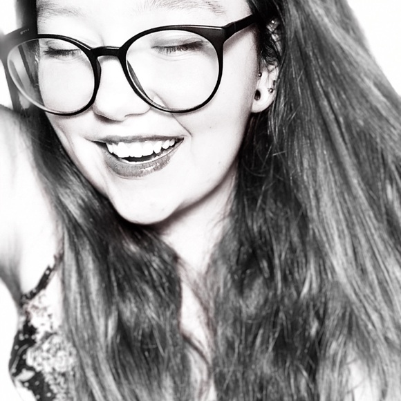 Profile Picture of Morgan Engelskind (@morgan_kensie) on Poshmark