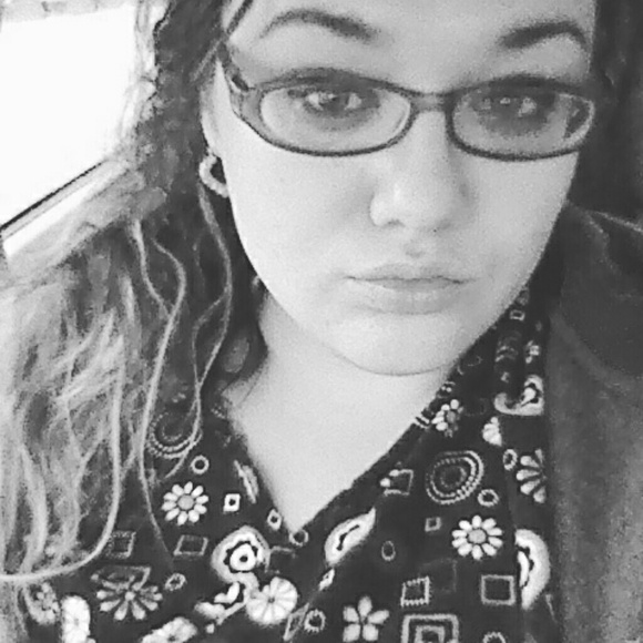 Profile Picture of Erica Darling (@ericalee510) on Poshmark