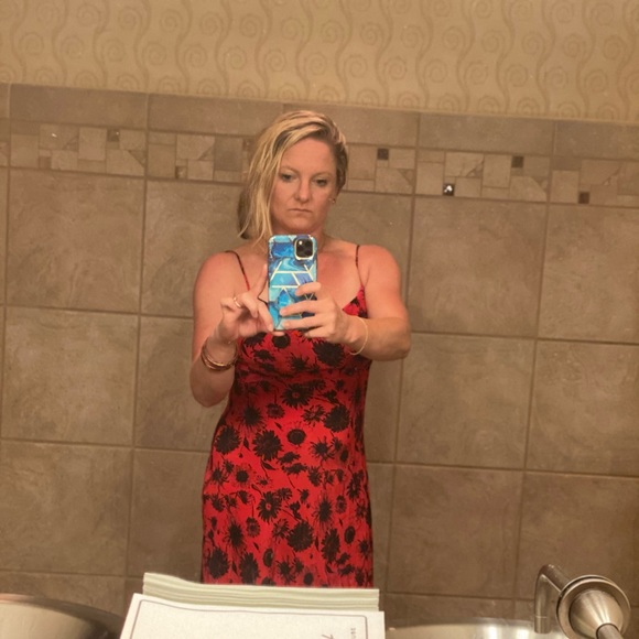 Profile Picture of Danielle Rowley (@daniellerowley) on Poshmark