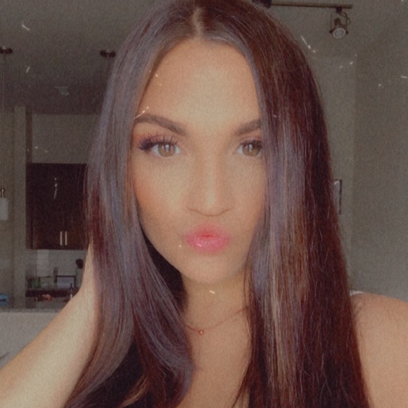 Profile Picture of Kylee Sofranko (@kyleejsofranko) on Poshmark