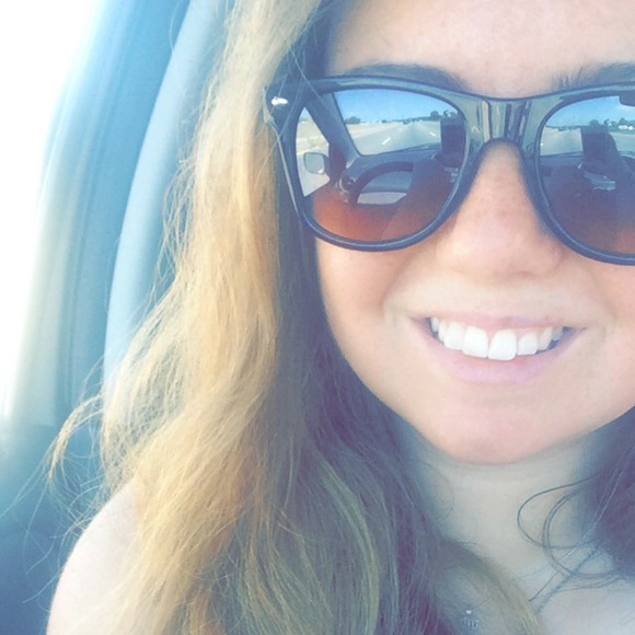 Profile Picture of Raya Cupler (@rayacupler) on Poshmark