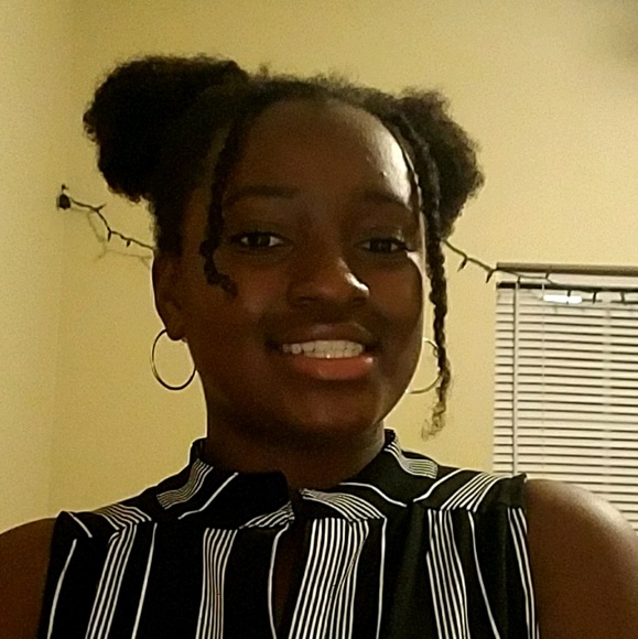 Profile Picture of Aaliyah Lucas (@aaliyahlucas) on Poshmark