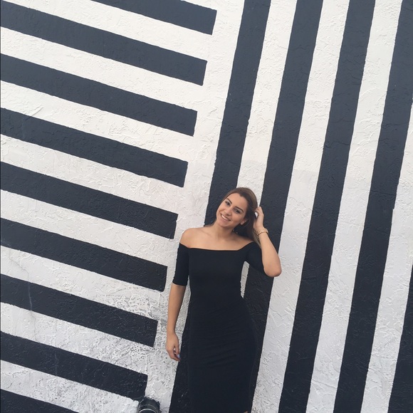 Profile Picture of Amanda Albuquerque (@amanda611_) on Poshmark