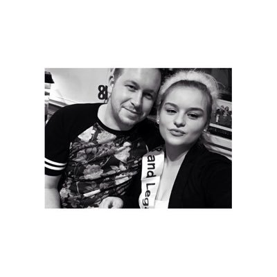 Profile Picture of Lauren Amy Joy Sim (@AmyLozzypop) on Twitter
