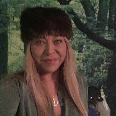 Profile Picture of Lori Maloney (@maloney_lori) on Twitter