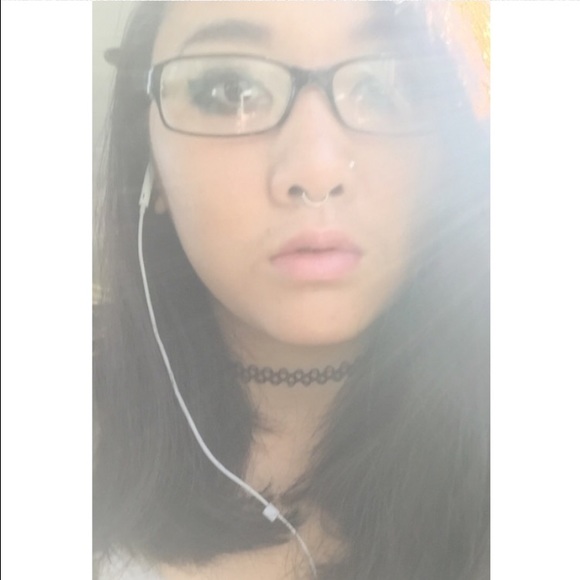 Profile Picture of Chloe Flitton (@chloeflitton) on Poshmark