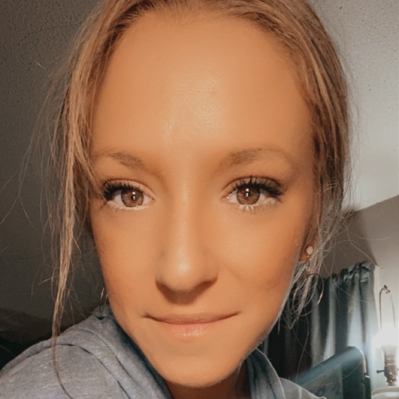 Briana Estey - Poshmark Profile Picture of Briana Estey (@ashhole89) on Poshmark