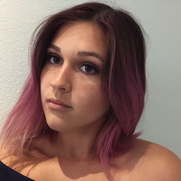 Profile Picture of Isabel Enriquez (@isabelzenriquez) on Poshmark