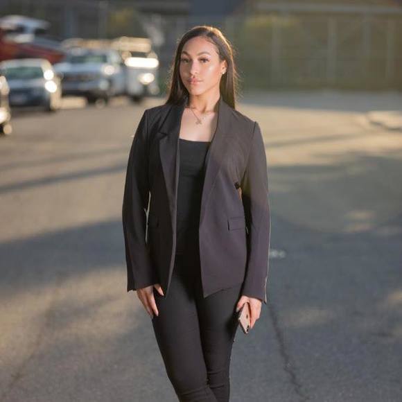 Profile Picture of Portia Thompson (@portia_thompson) on Poshmark