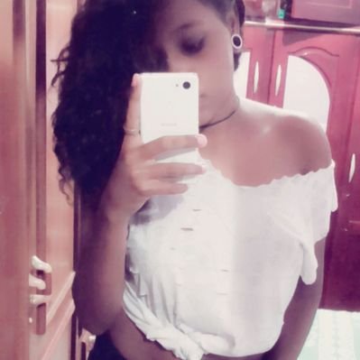 Profile Picture of Larissa Silva (@LaraBeck65) on Twitter